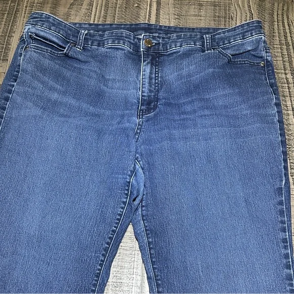 Jennifer Lopez Classic Blue Women's Jeans - Picture 2 of 13